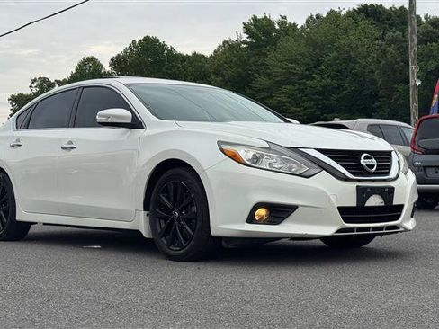 Used 2016 Nissan Altima 2.5 SV w/ Convenience Package FWD image 4