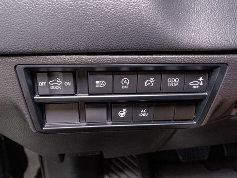 Used 2024 Toyota Tundra Limited AWD/4WD image 34