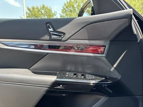 Used 2026 BMW 740i xDrive AWD/4WD image 25