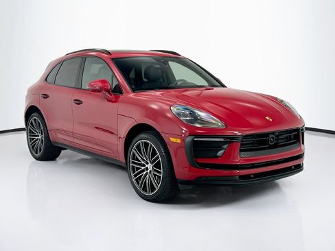 Certified 2025 Porsche Macan AWD/4WD image 9