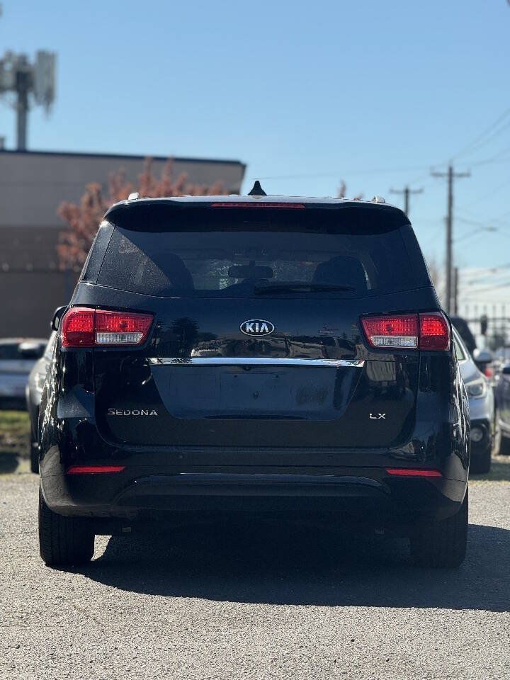 Used 2016 Kia Sedona LX w/ LX Convenience Package FWD image 5