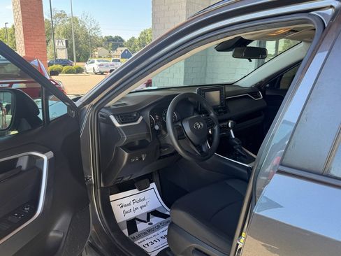 Used 2021 Toyota RAV4 LE image 2