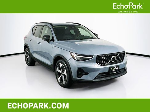 Used 2023 Volvo XC40 B4 Ultimate FWD image 1
