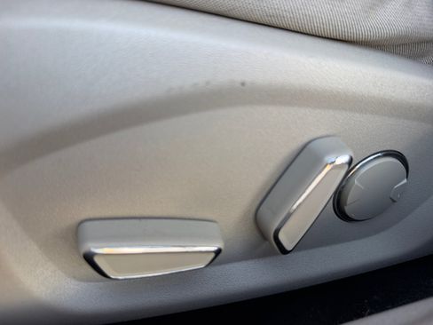 Used 2018 Ford Fusion SE FWD image 14