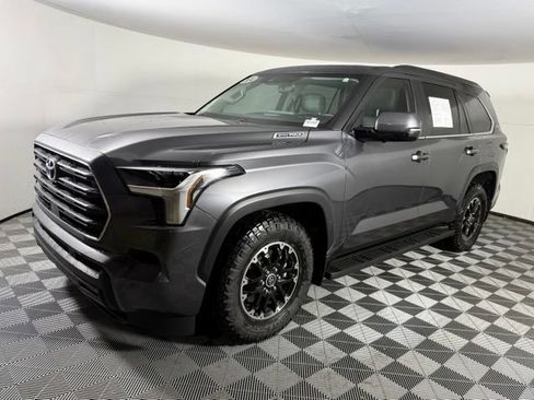 Used 2024 Toyota Sequoia SR5 w/ SR5 Premium Package AWD/4WD image 2