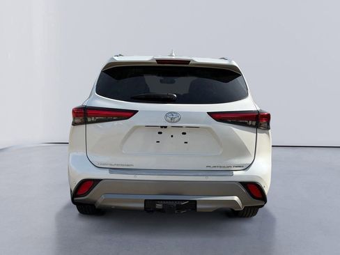 Used 2021 Toyota Highlander Platinum image 4