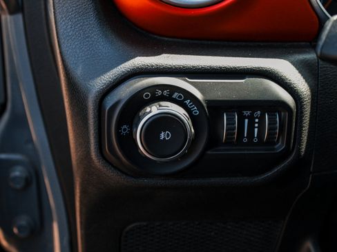 Used 2020 Jeep Wrangler Rubicon AWD/4WD image 9