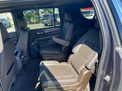 Used 2023 GMC Yukon XL Denali AWD/4WD image 11
