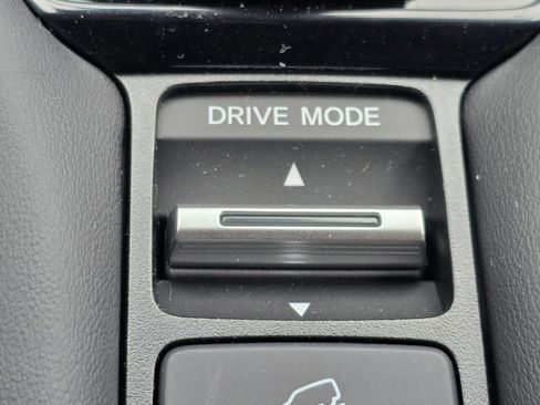 Used 2025 Honda HR-V LX image 13