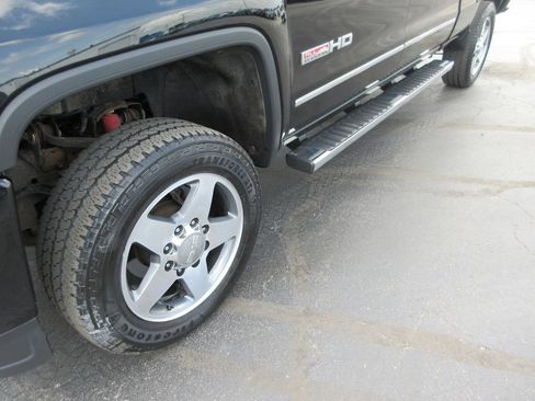 Used 2016 GMC Sierra 2500 SLT w/ Duramax Plus Package AWD/4WD image 13