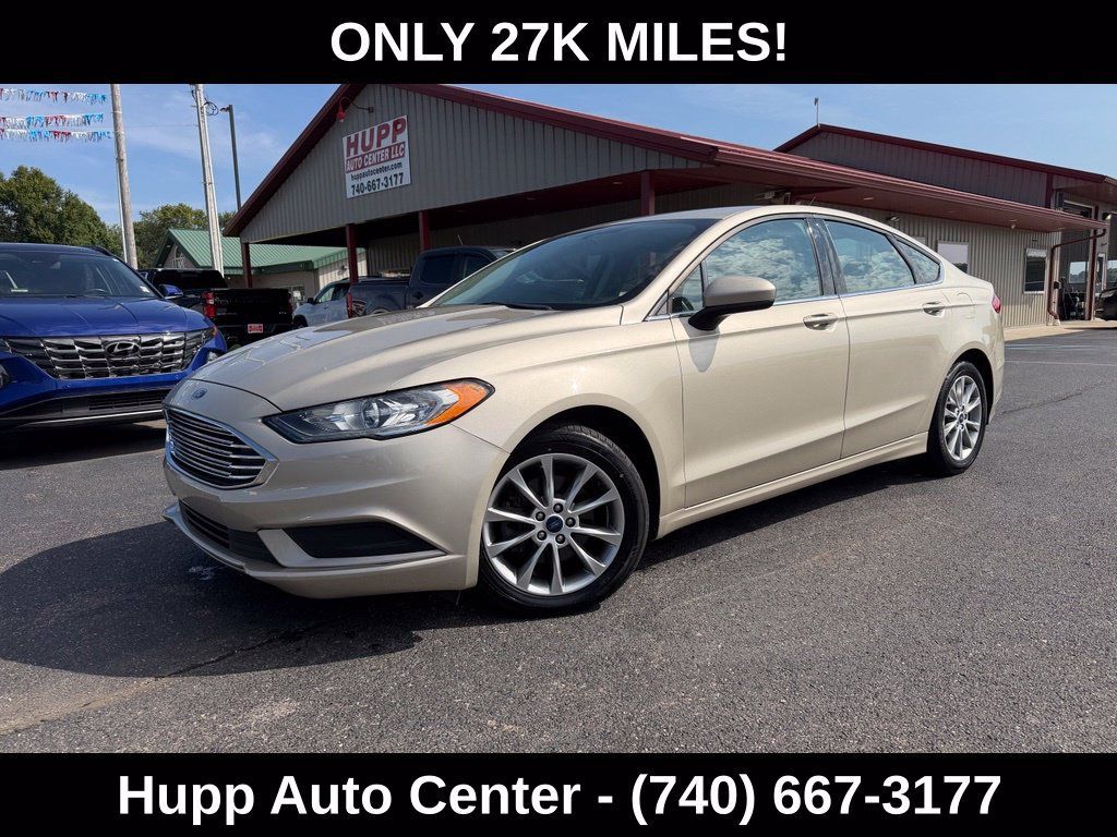 Used 2017 Ford Fusion SE w/ Fusion SE Technology Package FWD image 1