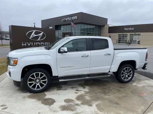 Used 2021 GMC Canyon Denali image 2