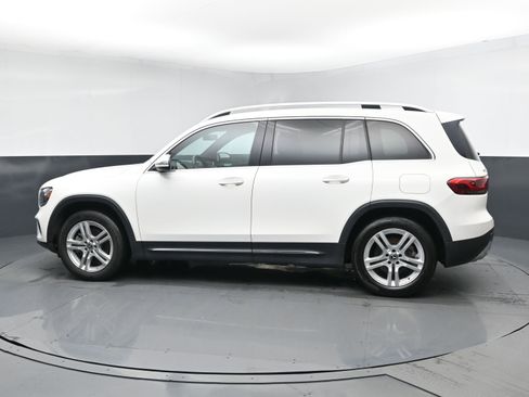 Used 2021 Mercedes-Benz GLB 250 4MATIC w/ Premium Package image 4