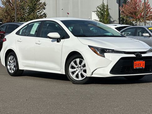 Used 2024 Toyota Corolla LE FWD image 2