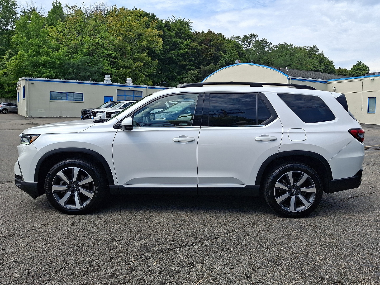 Used 2024 Honda Pilot Touring image 7