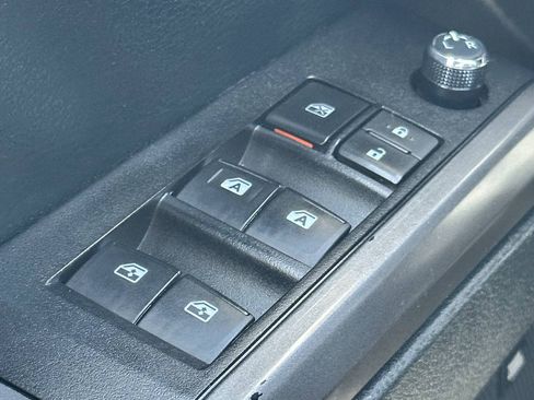 Used 2017 Toyota Tacoma TRD Off-Road AWD/4WD image 43