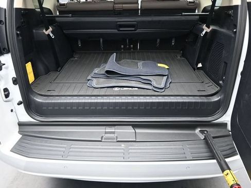 Certified 2023 Lexus GX 460 Premium w/ Premium Package AWD/4WD image 28