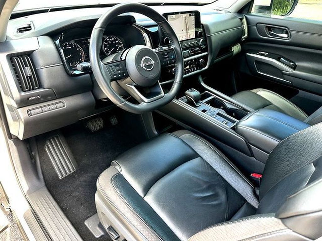 Used 2024 Nissan Pathfinder SL w/ SL Premium Package FWD image 13