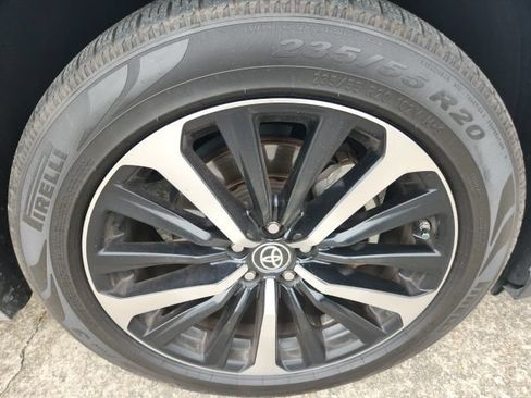 Used 2022 Toyota Highlander XSE FWD image 12