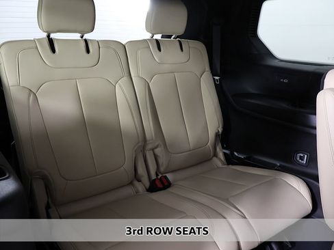 Used 2023 Jeep Grand Cherokee L Limited AWD/4WD image 7