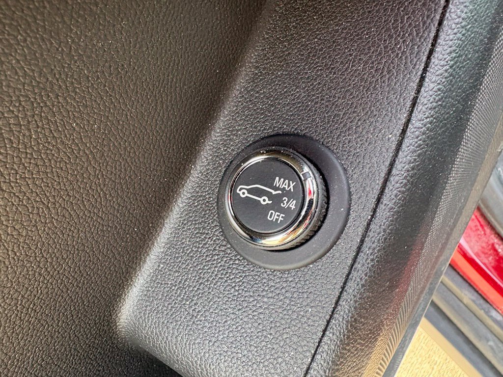 Used 2024 Chevrolet Traverse LT FWD image 11