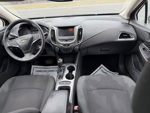 Used 2017 Chevrolet Cruze LT image 19