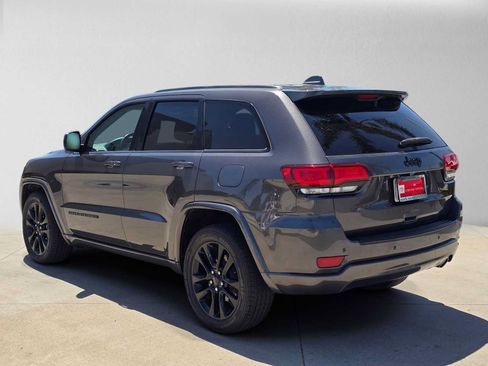 Used 2020 Jeep Grand Cherokee Altitude RWD image 5