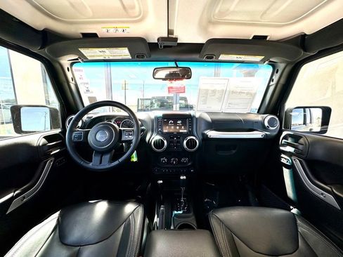 Used 2017 Jeep Wrangler Unlimited Rubicon w/ Cold Weather Group AWD/4WD image 24