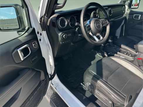 Used 2021 Jeep Wrangler Unlimited Sahara w/ Cold Weather Group AWD/4WD image 10