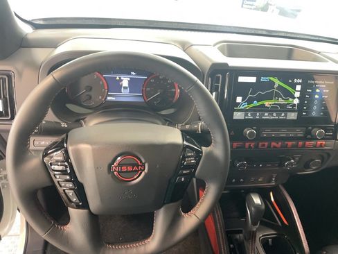 Certified 2025 Nissan Frontier PRO-4X w/ Pro Premium Package AWD/4WD image 18