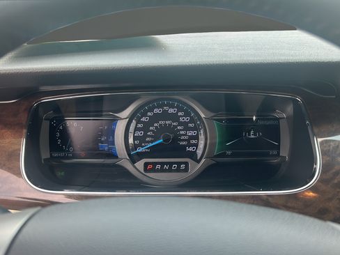 Used 2015 Ford Taurus Limited FWD image 11