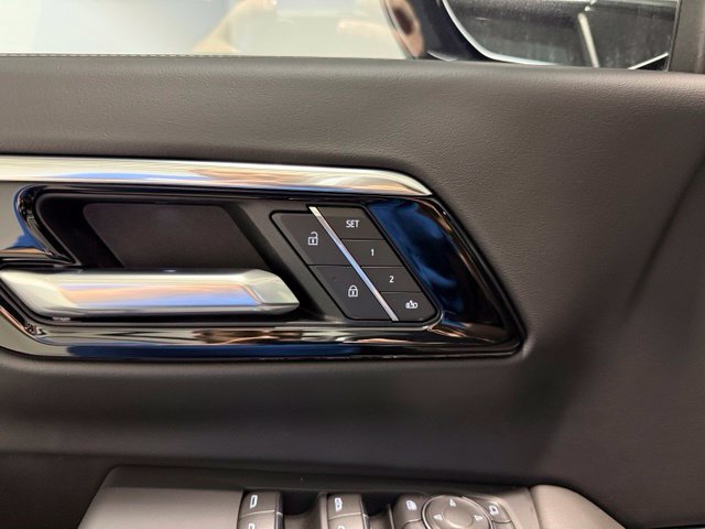 Used 2025 Chevrolet Tahoe Premier AWD/4WD image 13