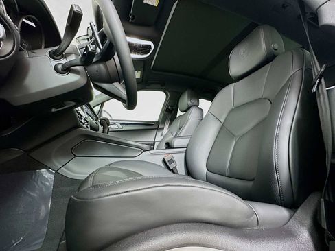 New 2026 Porsche Macan image 5