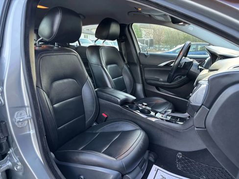 Used 2017 INFINITI QX30 AWD image 27