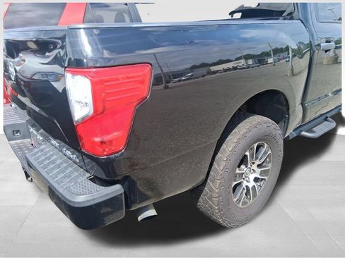 Used 2022 Nissan Titan SV w/ SV Convenience Package AWD/4WD image 4