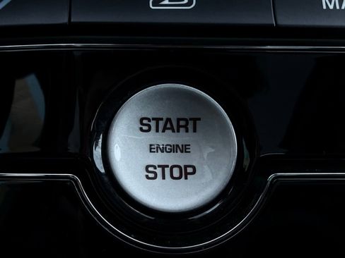 Used 2018 Jaguar F-PACE Premium image 38