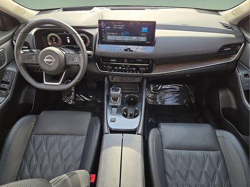 Used 2024 Nissan Rogue Platinum w/ Platinum Premium Package image 17