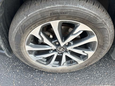 Used 2024 Toyota Corolla Cross XLE AWD/4WD image 21