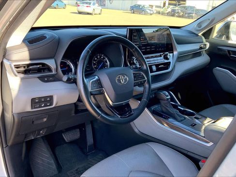 Used 2020 Toyota Highlander Platinum AWD/4WD image 44