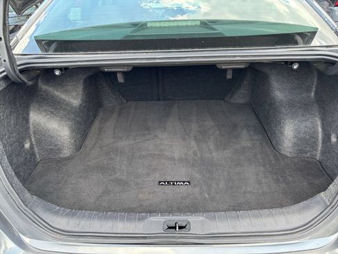Used 2025 Nissan Altima 2.5 SV FWD image 30