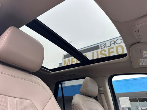 Used 2024 Ford Expedition Max Limited image 18