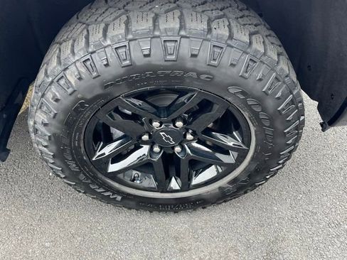 Used 2023 Chevrolet Silverado 1500 Custom Trail Boss w/ LPO, Dark Essentials Package image 9