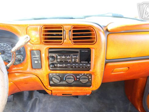 Used 2000 Chevrolet S10 Pickup Xtreme w/ Preferred Equipment Group image 30