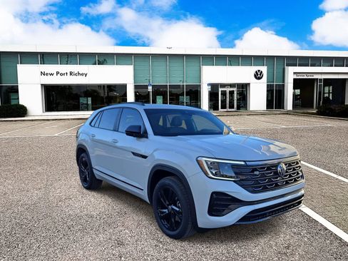 New 2026 Volkswagen Atlas Cross Sport SEL R-Line AWD/4WD image 2