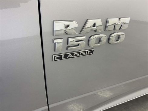 Used 2022 RAM 1500 Classic SLT image 9