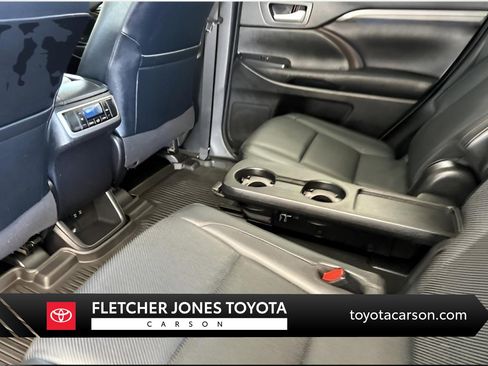 Certified 2017 Toyota Highlander Limited image 1