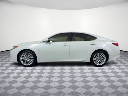 Used 2015 Lexus ES 350 w/ Luxury Package FWD image 2