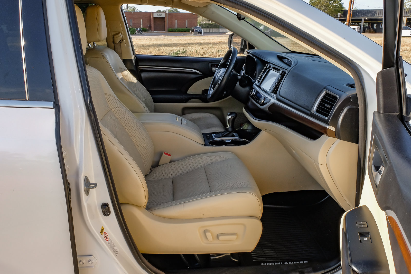 Used 2016 Toyota Highlander Limited w/ Driver Technology Package FWD image 31