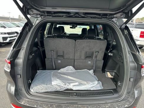 New 2026 Jeep Grand Cherokee L Limited AWD/4WD image 9