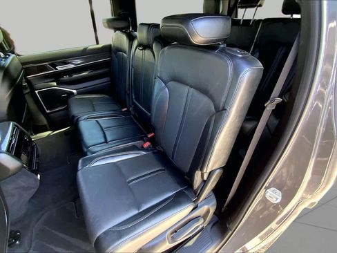 Used 2022 Jeep Wagoneer Series II RWD image 18